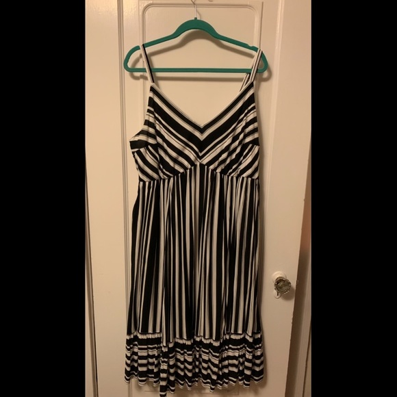 Midi summer dress from Torrid. Lined. Adjustable straps. Black & white striped. - Picture 1 of 3